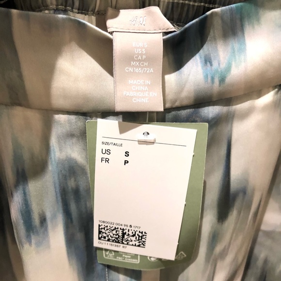 H&M Watercolor Pattern Satin Short Pants - Picture 7 of 7